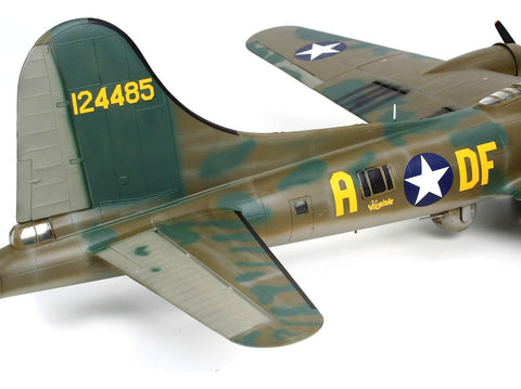 Revell Boeing B-17F Memphis Belle 1/48 bombonešio modelis