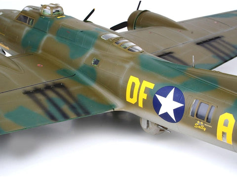 Revell Boeing B-17F Memphis Belle 1/48 bombonešio modelis