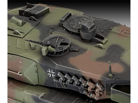 Revell Leopard 2 A6/A6NL tankas 1/35 – dovanų rinkinys su dažais, klijais