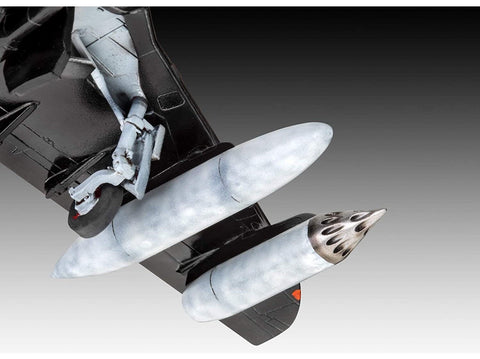 Revell BAe Hawk T.1 dovanų komplektas 1/72 – su dažais ir klijais