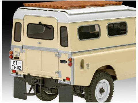 Revell Land Rover Series III 1:24 ilga ratų bazė, plastikinis rinkinys