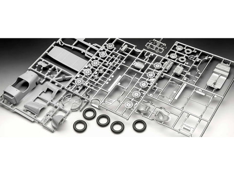Revell Aston Martin Ulster 1/32 plastikinis automobilio modelis