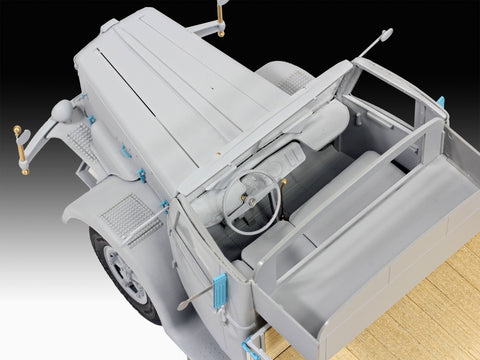 Revell Büssing 8000 S13 su priekaba Platinum, 1/24 surenkamas modelis