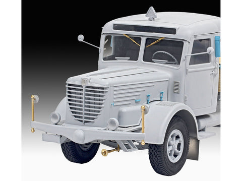 Revell Büssing 8000 S13 su priekaba Platinum, 1/24 surenkamas modelis