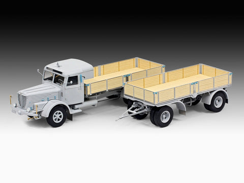 Revell Büssing 8000 S13 su priekaba Platinum, 1/24 surenkamas modelis