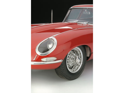 Jaguar E-Type 1/8 riboto leidimo plastikinis modelis su surinkimu