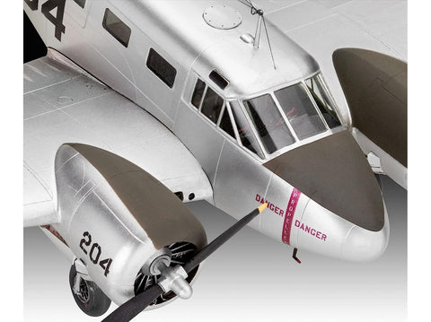Revell Beechcraft 18 1/48 – plastikinis lėktuvo surinkimo rinkinys (03811)