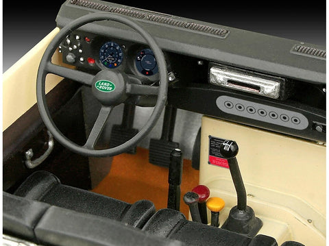 Revell Land Rover Series III LWB 1/24 plastikinis modelis – dovanų rinkinys