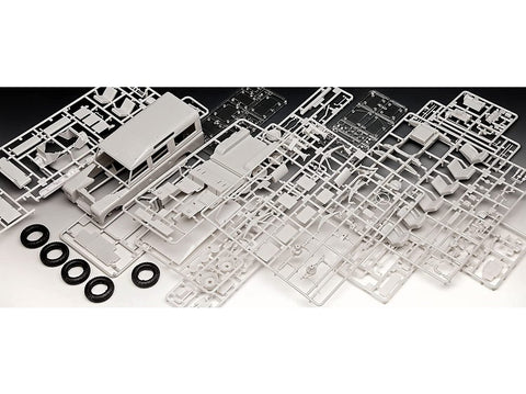 Revell Land Rover Series III 1:24 dovanų rinkinys su dažais ir klijais (67047)