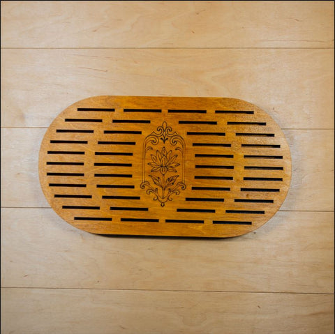 Siūlų ričių laikiklis-organizatorius 44 vietų, fanera 30×16,5 cm