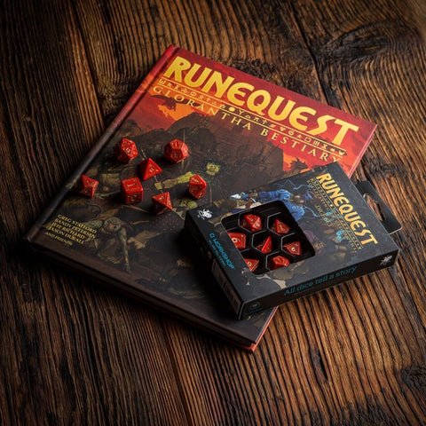 Runequest kauliukų rinkinys raudonos ir auksinės spalvos