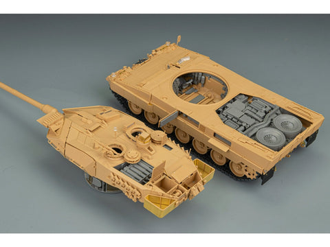 Rye Field Leopard 2A6 tanko modelis su interjeru 1/35
