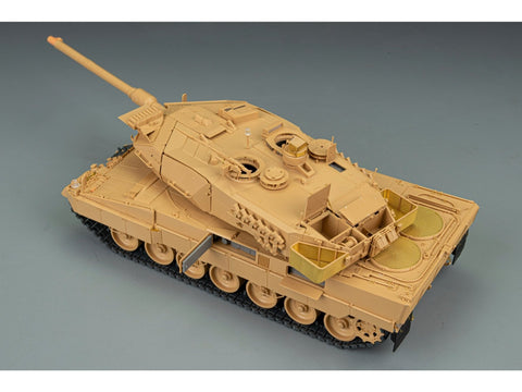 Rye Field Leopard 2A6 tanko modelis su interjeru 1/35
