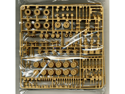 M4A3 76W HVSS Sherman tanko modelis 1/35 Rye Field RFM-5058