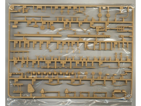 RFM Rusų laivyno 10 t traktorius su vilkimo sija 1/48