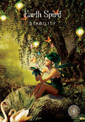 Tarot korta Earth Spirit Stability — žalia elfė sėdi ant samanoto akmens tarp lelijų ir drugelių, natūralios žemės spalvos, numeris 14