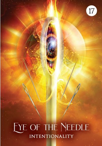 tarot korta Eye of the Needle (17) auksinio–oranžinė iliustracija su kosmine akimi ir smaigaliniu siūlu, tema Intentionality