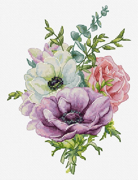 Siuvinėjimo rinkinys – artimas gėlių motyvas su violetine, rožine ir balta aguona bei matoma kryžiukų tekstūra