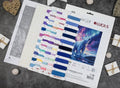 kryželių rinkinys LUCA‑S Northern Lights su išdėstytomis daugiaspalvėmis siūlų kortelėmis, drobe ir schema iš viršaus