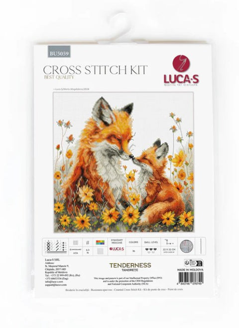 Kryželių rinkinys LUCA‑S "Tenderness" – lapės poros modelis su geltonomis gėlėmis, priekinė pakuotės iliustracija