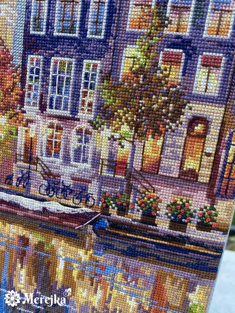 Merejka Amsterdam – skaičiuoto kryželio siuvinėjimo rinkinys, 30×39,5 cm