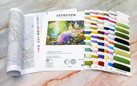 Siuvinėjimo rinkinys LETISTITCH Enchanted Spring su 50 spalvotų siūlų kortelių ir sulankstytu kryželio raštu, matomu iš viršaus