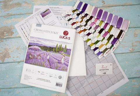 Kryželių rinkinys LUCA‑S "Lavender Field" su audiniu, spalvotomis siūlų kortelėmis ir išklotu schemos lapu, pilnas komplektas