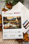 kryželių rinkinys LUCA-S Gold Creek su aida, spalvotų siūlų kortele ir schema, pakuotė pateikta ant rudens lapų