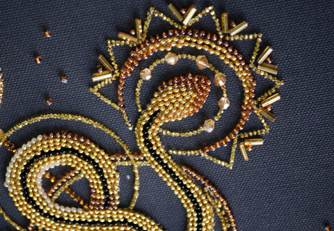 „Auksinis talismanas“ karoliukų siuvinėjimo rinkinys 20x25 cm