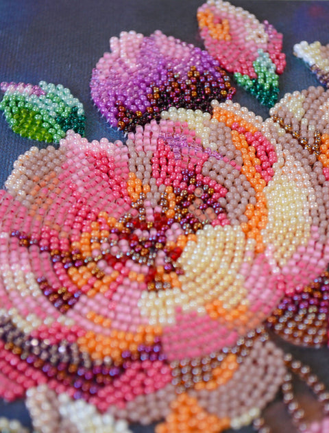 Karoliukų siuvinėjimo rinkinys „Žydinčios mintys“ 26x39 AAB-958