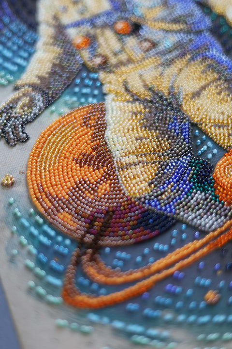 Karoliukų siuvinėjimo rinkinys „Kosminis keliautojas“ 26x39 cm AAB-962