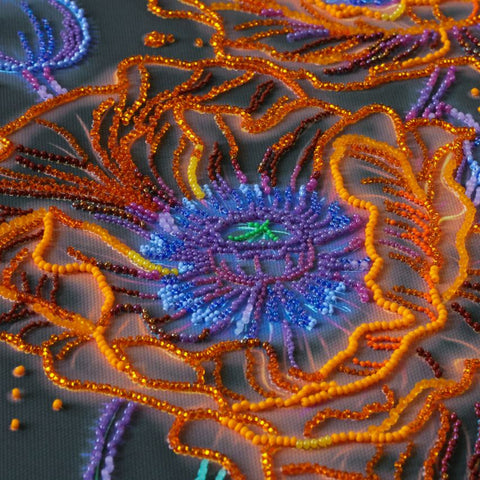 Karoliukų siuvinėjimo rinkinys „Neoninės aguonos“ 26×53 cm, Preciosa karoliukai