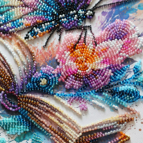 Karoliukų siuvinėjimo rinkinys „Vaizduotės skrydis“ su drugeliu 20x30 cm