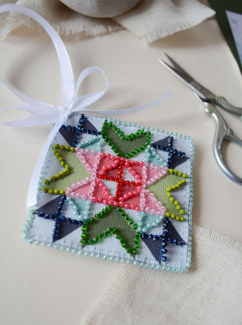 Pavasario kaleidoskopo dekoracija 13,2x6,6 cm AABT-047