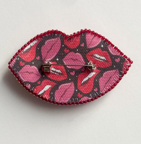 Lipdukas dekoracija „Aistringi bučiniai“ 7,4x4,6 cm AAD-244