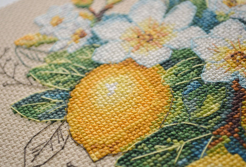Siuvinėjimo kryželiu rinkinys „Citrininė nuotaika“ 14x21 cm AAH-246
