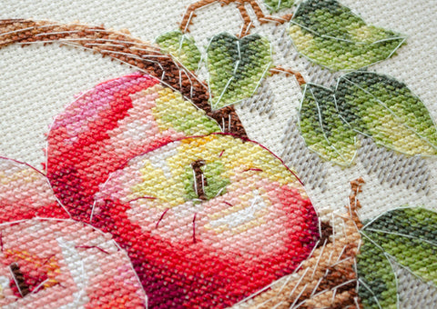 Siuvinėjimo kryželiu rinkinys „Obuolių gausa“ 23x22 cm AAH-250