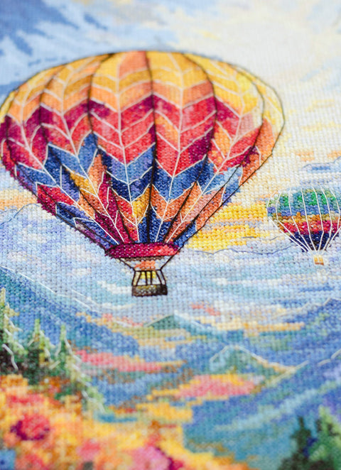 Rinkinys siuvinėjimui kryželiu „Skrydis į saulę“ 25x29 cm AAH-304