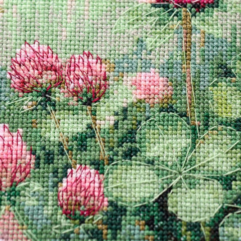 Kryželiu siuvinėjimo rinkinys „Saldus dobilas“, 18×26 cm