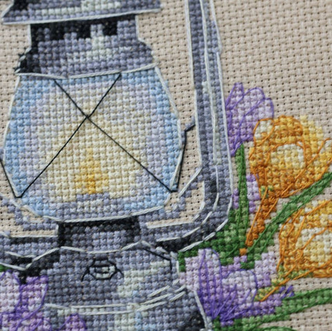 Siuvinėjimo rinkinys kryželiu „Pavasarinis krokas“ su lankeliu, 15x15