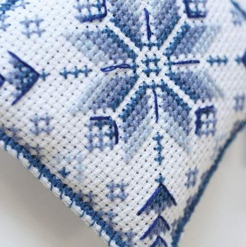 3D kalėdinis ornamentas „Šerkšno“ – siuvinėjimo kryželiu rinkinys