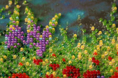 Mini siuvinėjimo karoliukais rinkinys „Lauko pieva“, 15x15 cm