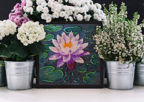 Mini karoliukų siuvinėjimo rinkinys „Vandens lelija“ 15x15 cm