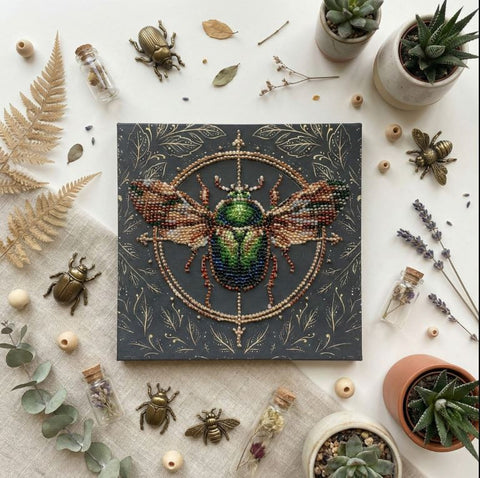 Mini karoliukų siuvinėjimo rinkinys „Gamtos alchemija“ 15x15 cm