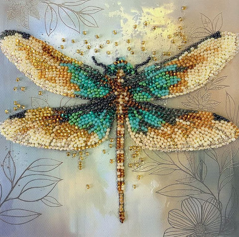 Karoliukų siuvinėjimo rinkinys „Smaragdiniai sparnai“ 15x15 cm