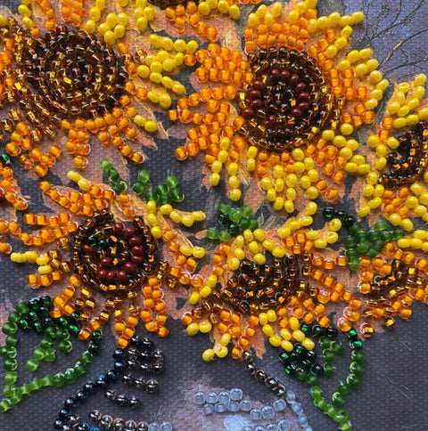 Mini karoliukų siuvinėjimo rinkinys „Jaukios saulėgrąžos“ 15x15 cm