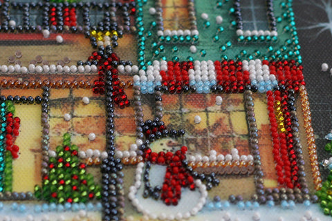 Miesto žiemos pasaka – karoliukų siuvinėjimo rinkinys 20x20 cm
