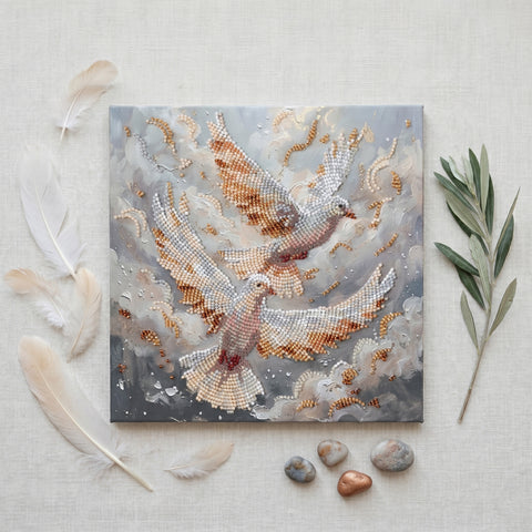 Karoliukų siuvinėjimo rinkinys „Balandžių šokis“ 20×20 cm
