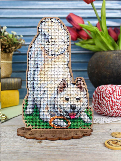 Medinis kryželių siuvinėjimo rinkinys „Šiba Inu“ 17×12 cm su stovu ir siūlais