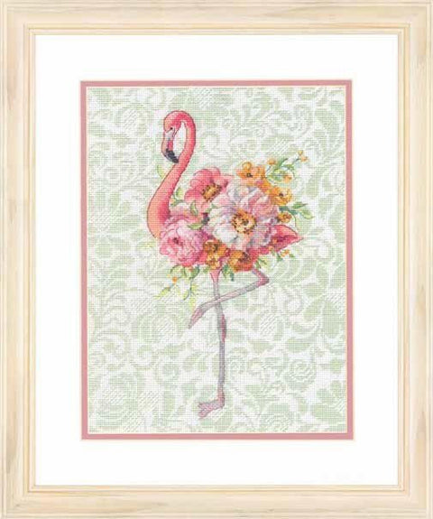 Flamingo paveikslas rėmuotas, pastelinė rožinė paukštė su gėlių puokšte ant žalsvo ornamentinio fono, 30×40 cm